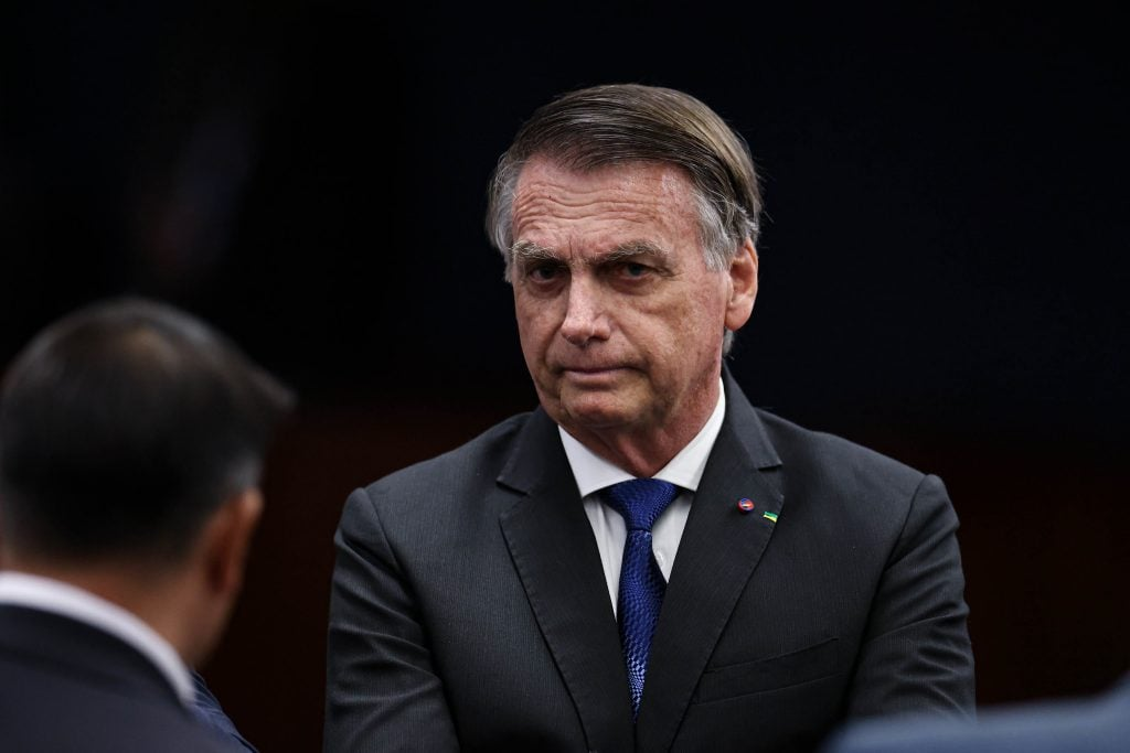 PGR atende pedido de Lindbergh Farias (PT-RJ) e autoriza monitoramento integral de Bolsonaro
