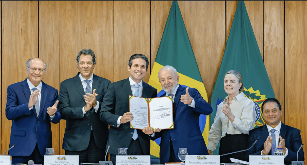 Promessa de campanha de Lula, Câmara vota projeto de isenção do IR nesta quarta-feira