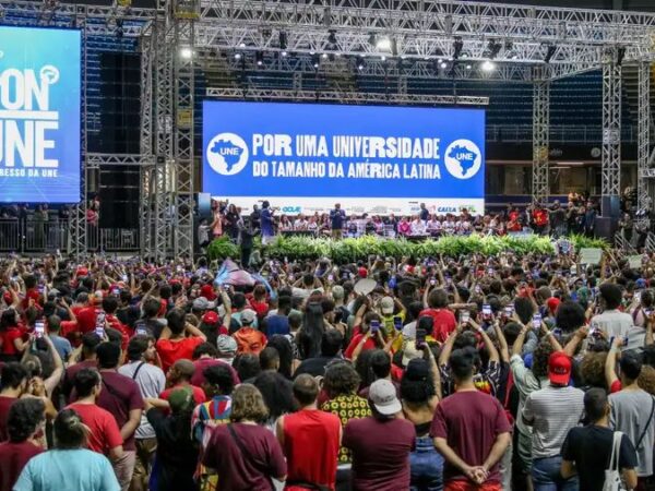 Atacar o PT, a UNE e o governo Lula no Movimento Estudantil seria uma linha-auxiliar da extrema direita nas universidades?, por Arthur Gimenes