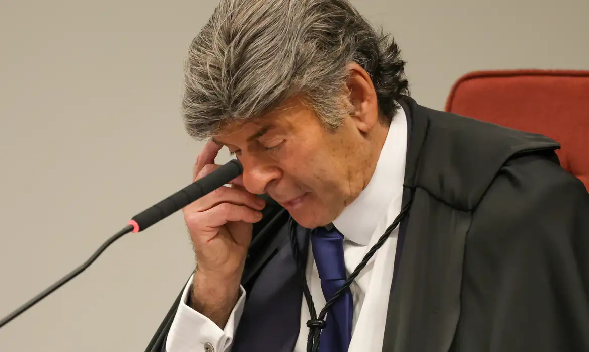 Voto infinito de Fux: reação nas redes fala em “vergonha” e “impunidade”