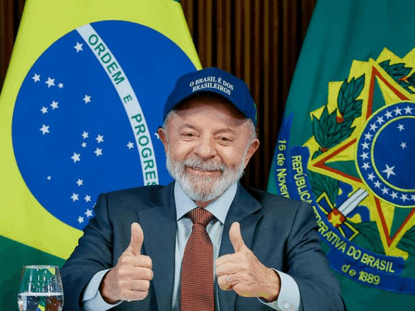A democracia e a soberania brasileiras são inegociáveis, afirma Lula em artigo no New York Times
