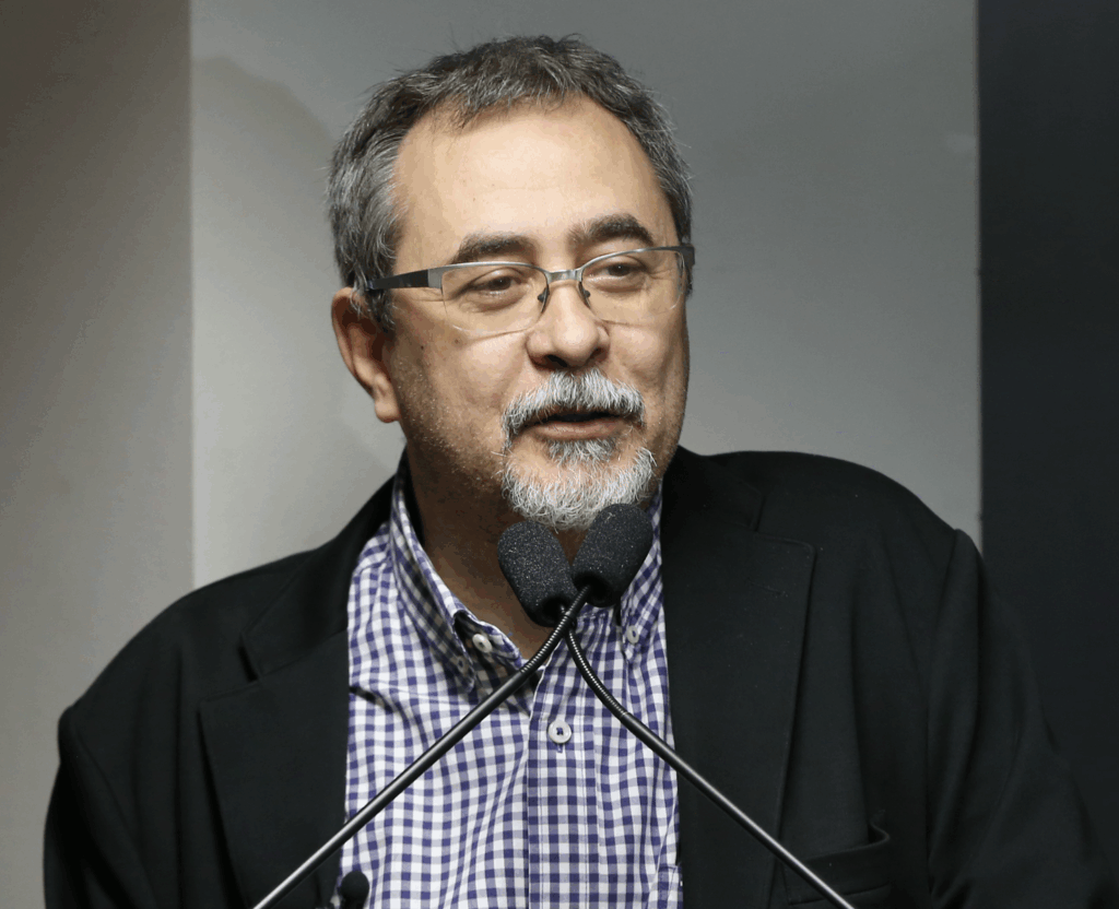 Entrevista: Alberto Cantalice lança livro e discute os caminhos de uma nova Utopia em “Qual socialismo?” Entrevista: Alberto Cantalice lança livro e discute os caminhos de uma nova Utopia em “Qual socialismo?”