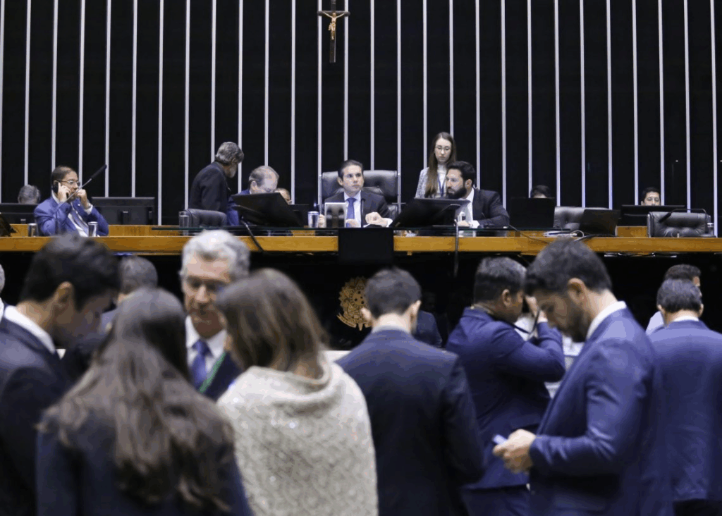 Promessa de campanha de Lula, Câmara vota projeto de isenção do IR nesta quarta-feira