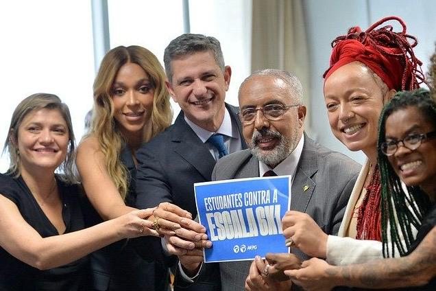 Redução da Jornada de Trabalho: PEC 148/2015, de Paulo Paim, avança no Senado com apoio do governo e da base Redução da Jornada de Trabalho: PEC 148/2015, de Paulo Paim, avança no Senado com apoio do governo e da base