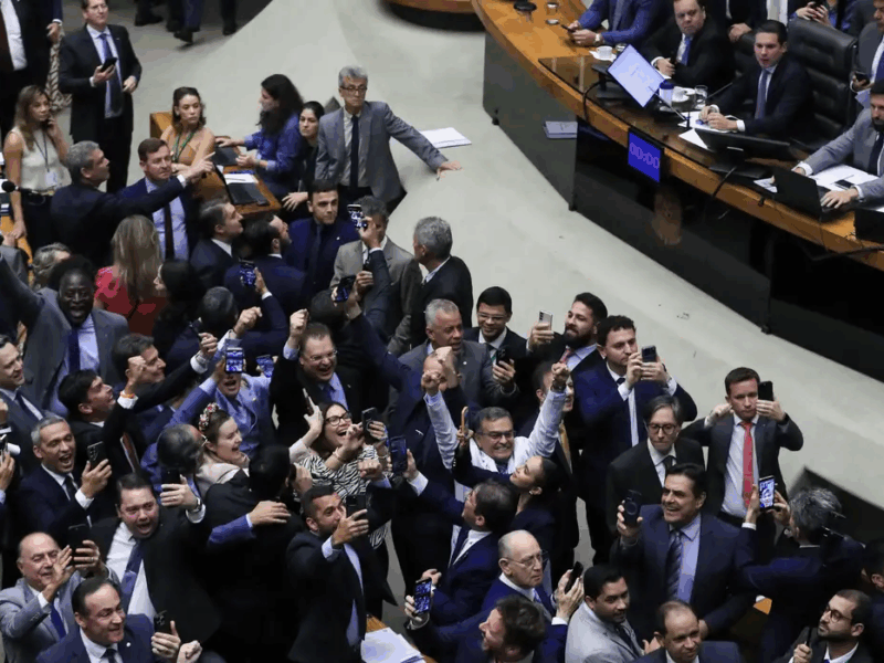 Congresso derruba tributação de super-ricos: “não derrotaram o governo, derrotaram o povo brasileiro”, diz Lula