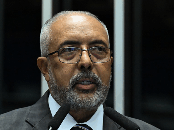 Paulo Paim celebra 40 anos no Congresso e reforça compromisso com justiça social