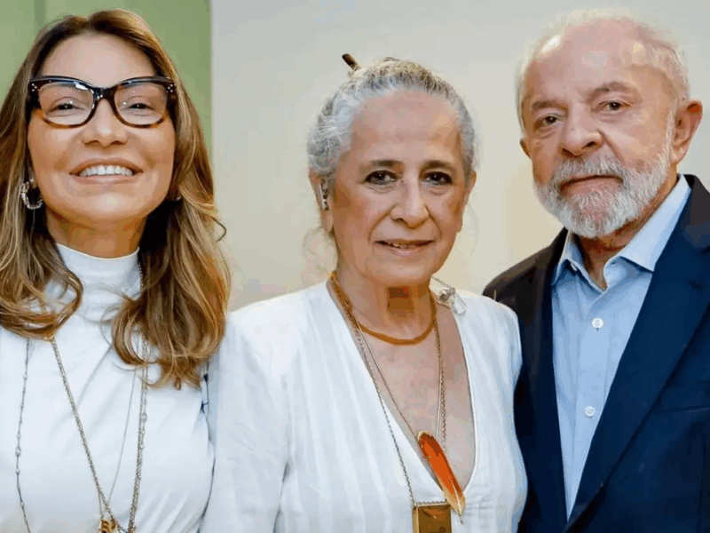 Lula emociona público ao prestigiar os 60 anos de carreira de Maria Bethânia