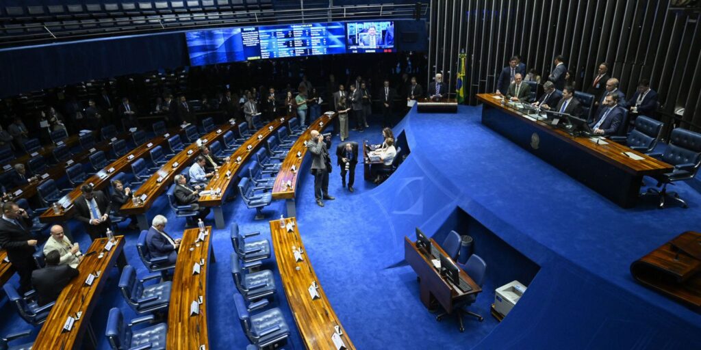 Justiça tributária: Senado aprova isenção do IR para quem ganha até R$ 5 mil Justiça tributária: Senado aprova isenção do IR para quem ganha até R$ 5 mil