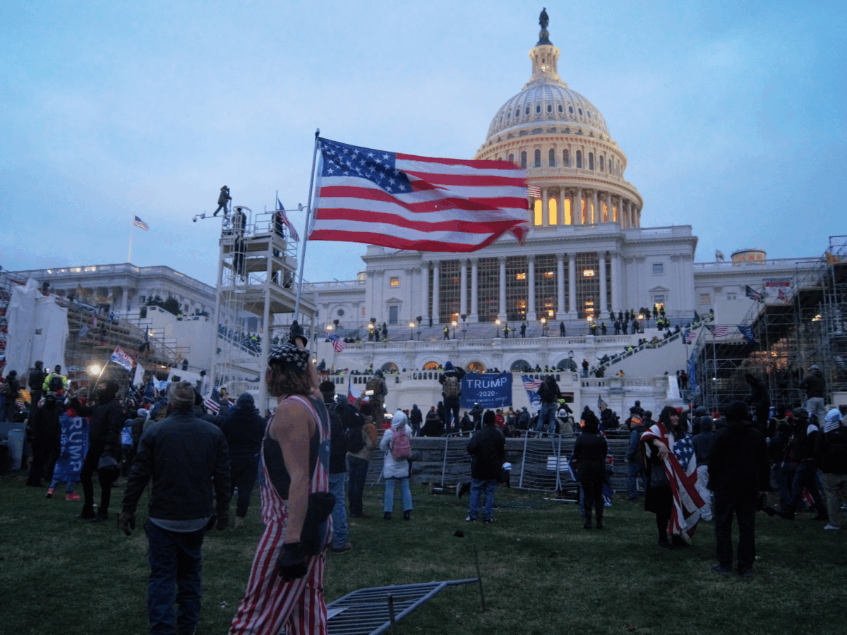 Trump ameaça processar BBC por US$ 1 bilhão e amplia ofensiva contra a imprensa
