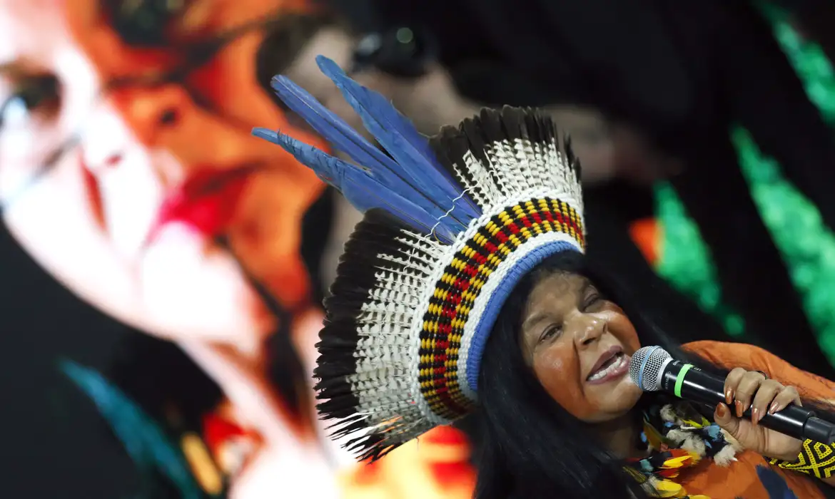 Ministra Sônia Guajajara anuncia dez novas portarias de demarcação indígena Ministra Sônia Guajajara anuncia dez novas portarias de demarcação indígena