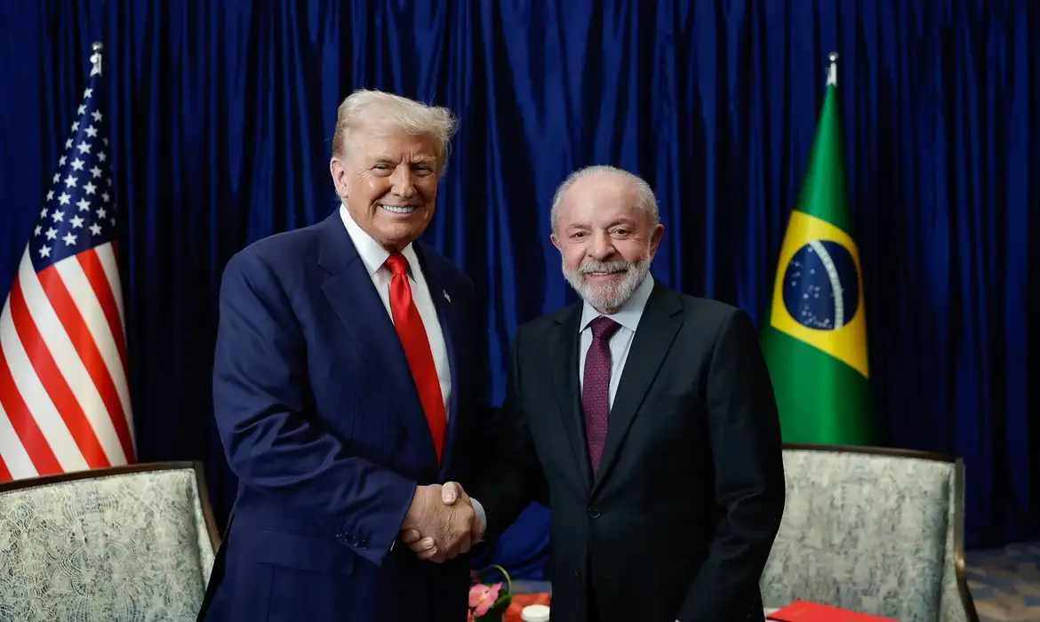 Diplomacia brasileira garante redução de tarifas dos EUA após conversa entre Lula e Trump