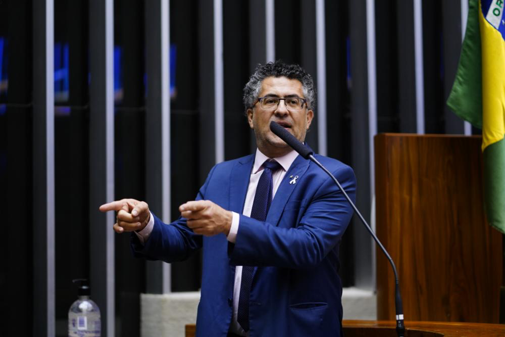 “Dia da infâmia”: Alencar Santana comenta os eventos da Câmara dos Deputados