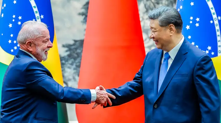 Lula anuncia isenção de visto a cidadãos chineses Lula anuncia isenção de visto a cidadãos chineses