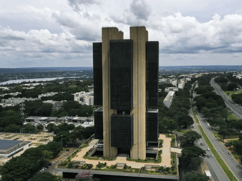 PF mapeia rede de perfis suspeitos de ataques ao Banco Central ligados ao Banco Master