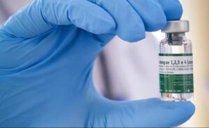 Começa vacinação de 1,2 milhão de profissionais de saúde contra dengue