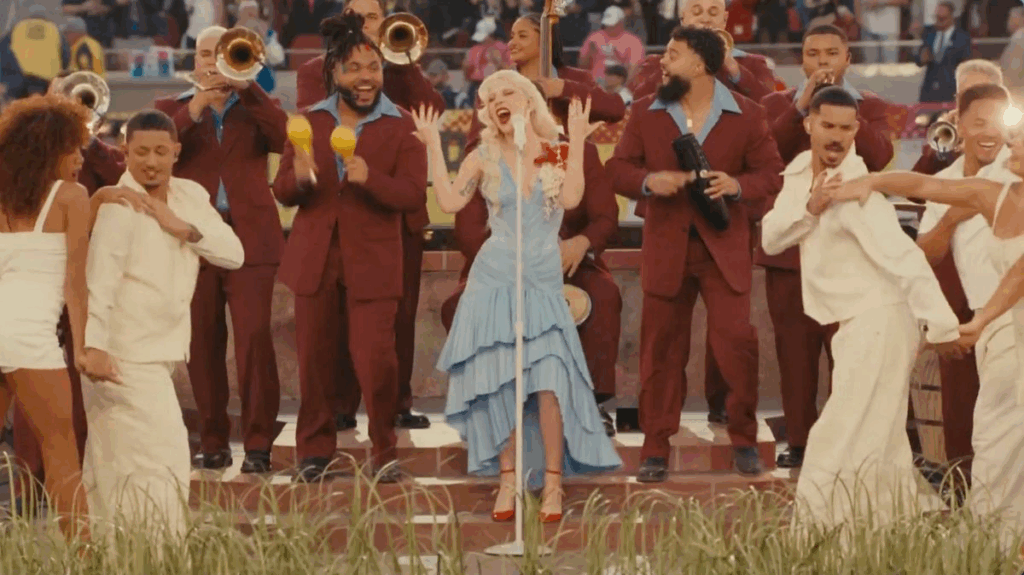 'Seguimos aqui': Bad Bunny faz do Super Bowl uma afirmação latina; Trump chama de ‘desrespeito'