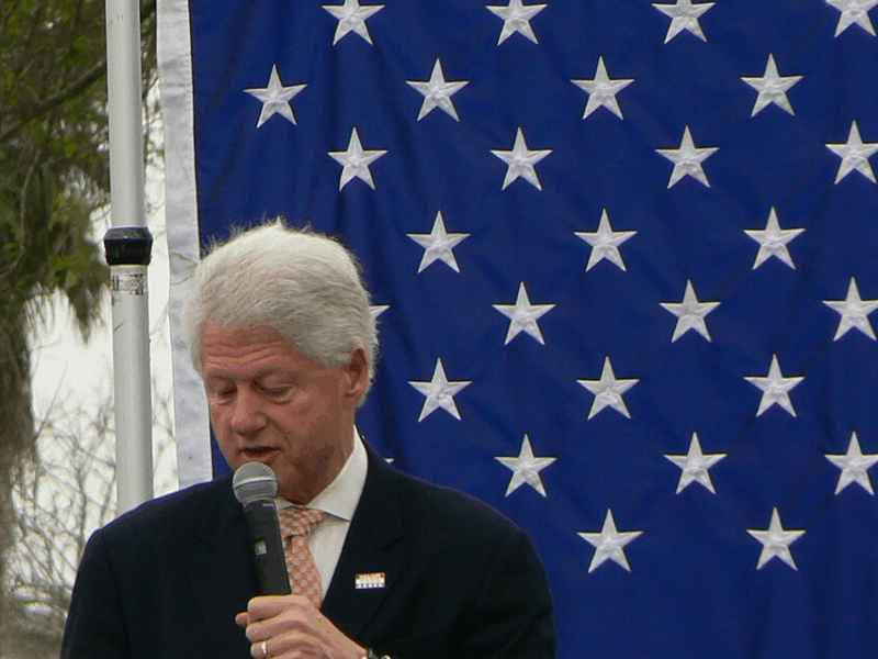 Bill e Hillary Clinton aceitam depor em investigação do Congresso dos EUA sobre caso Epstein