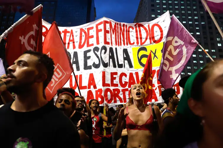 Atos do 8 de Março levam às ruas denúncia contra feminicídio e luta pela jornada 6×1