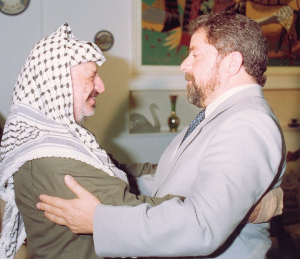 Lula e Yasser Arafat no Oriente Médio, 1991. Foto: Acervo pessoal de Lula.