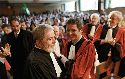 Lula recebe t&iacute;tulo