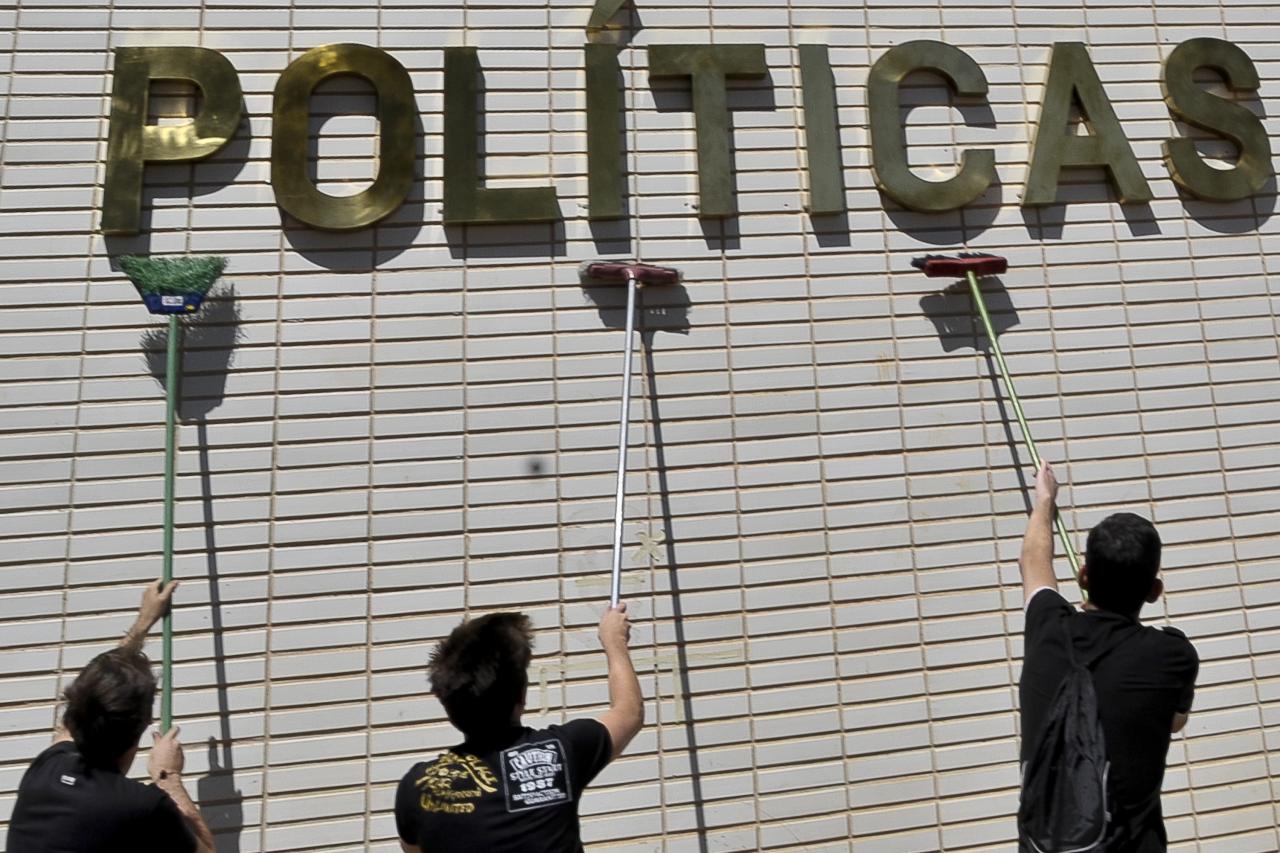 Sociedade quer lisura no trato do dinheiro público e tem apoio do PT e de seus g