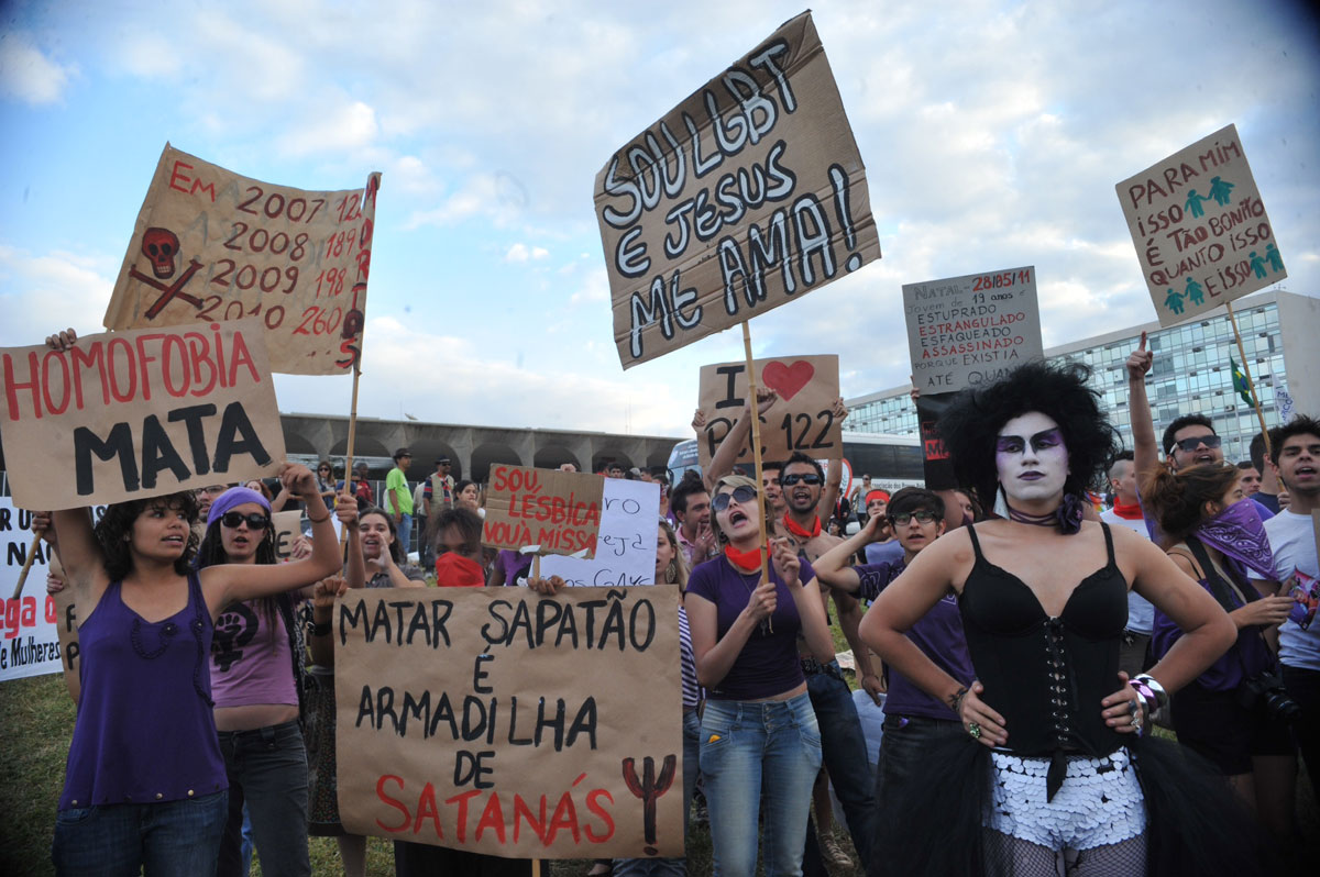 Manifestação repudia ato contra aprovação da lei que pune homofobia