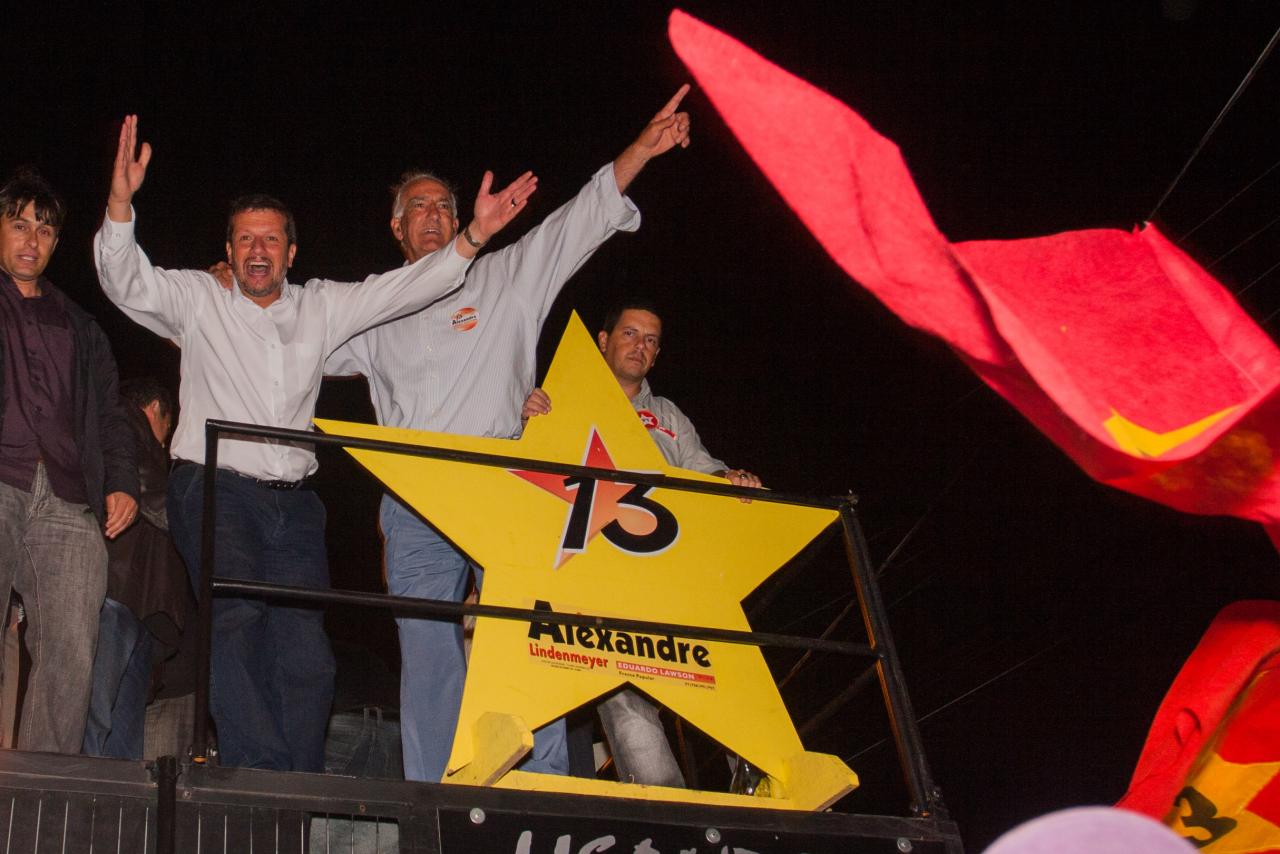 Petista Alexandre Lindenmeyer comemora vitória na eleição para a Prefeitura de R