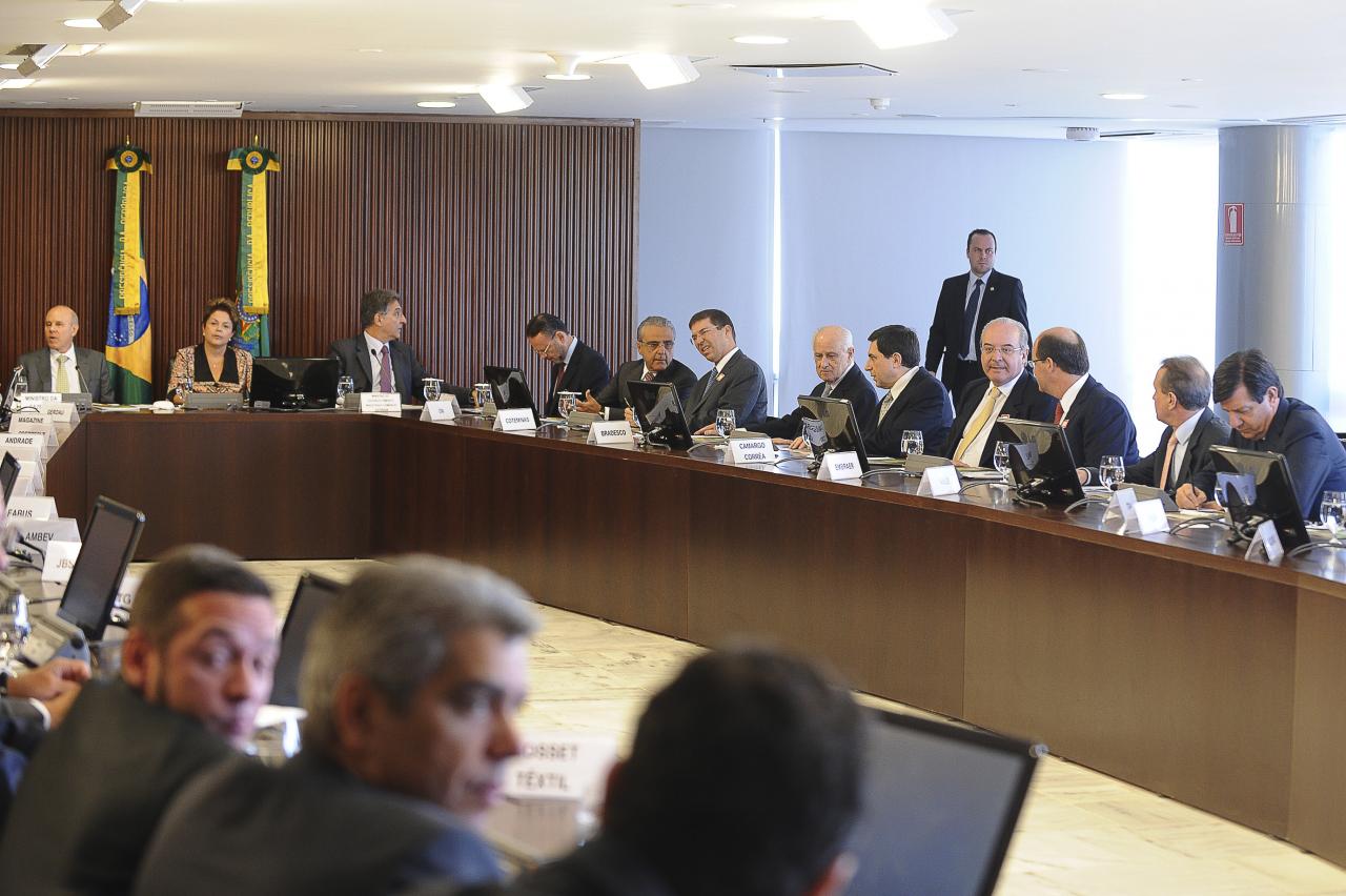 Presidenta e ministros reúnem-se com empresários para discutir rumos da economia