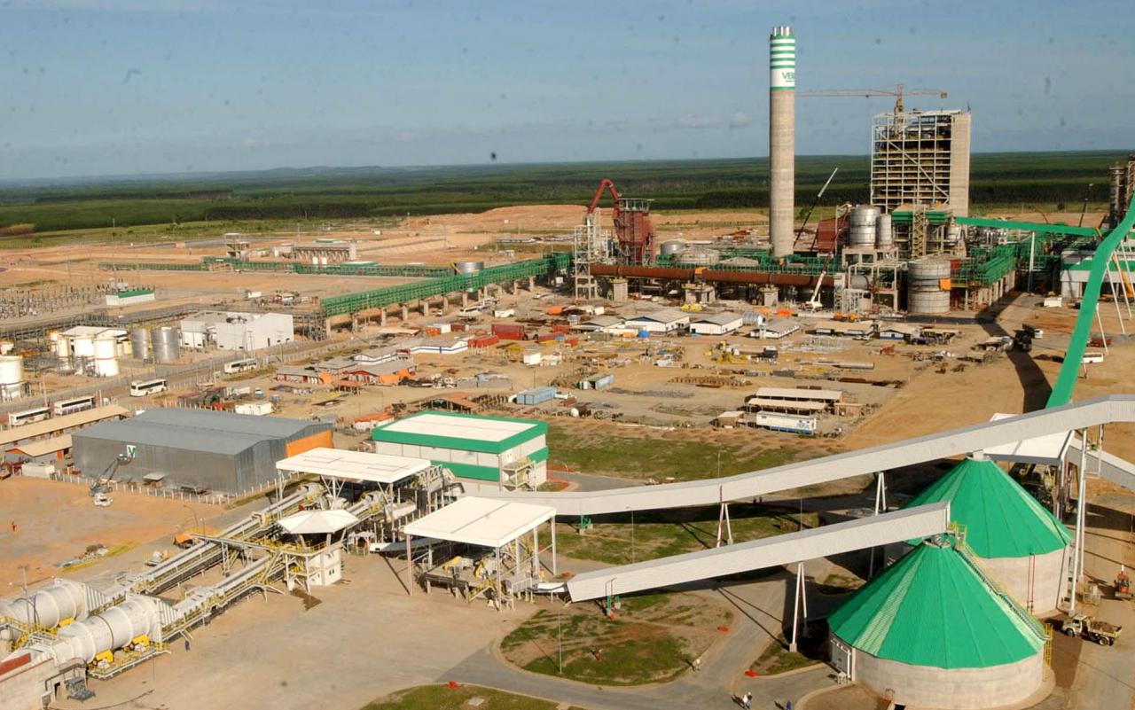 Complexo Industrial em Expansão: Vista Aérea