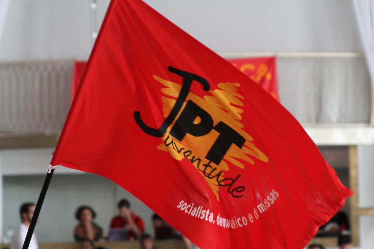 Bandeira JPT Juventude Socialista em Evento Político