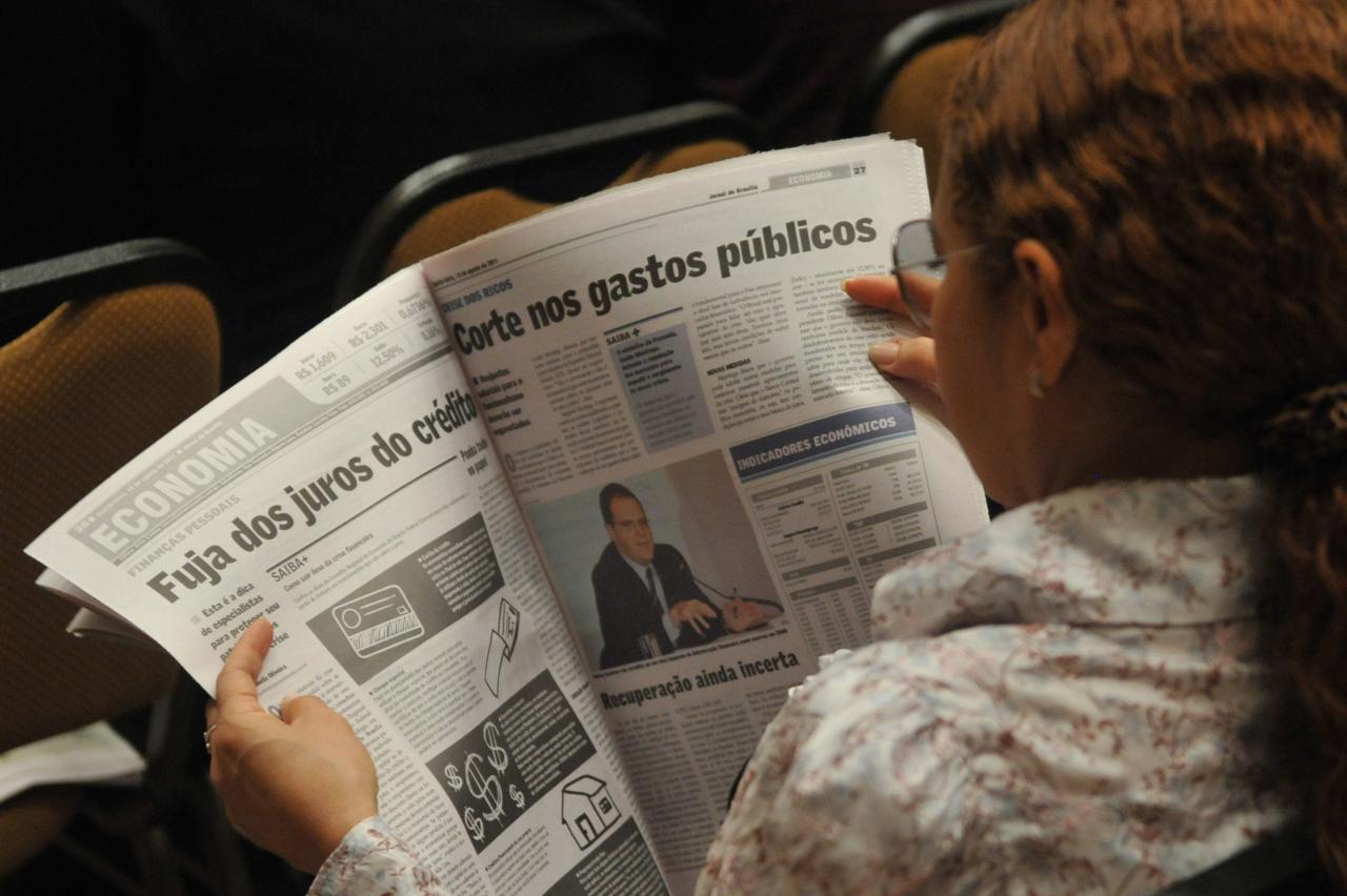 Leitura crítica de jornal sobre economia