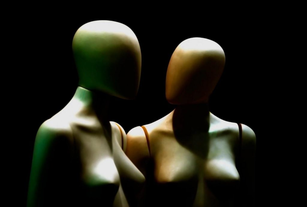 Não é novidade a crítica feminista ao uso de estereótipos e preconceitos pela pu