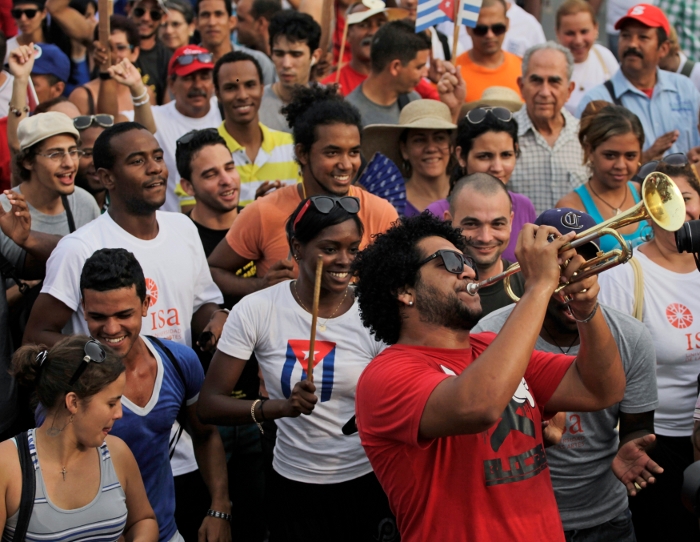 Cubanos celebram o 1º de Maio: ilha é o ponto alto da luta anti-imperalista