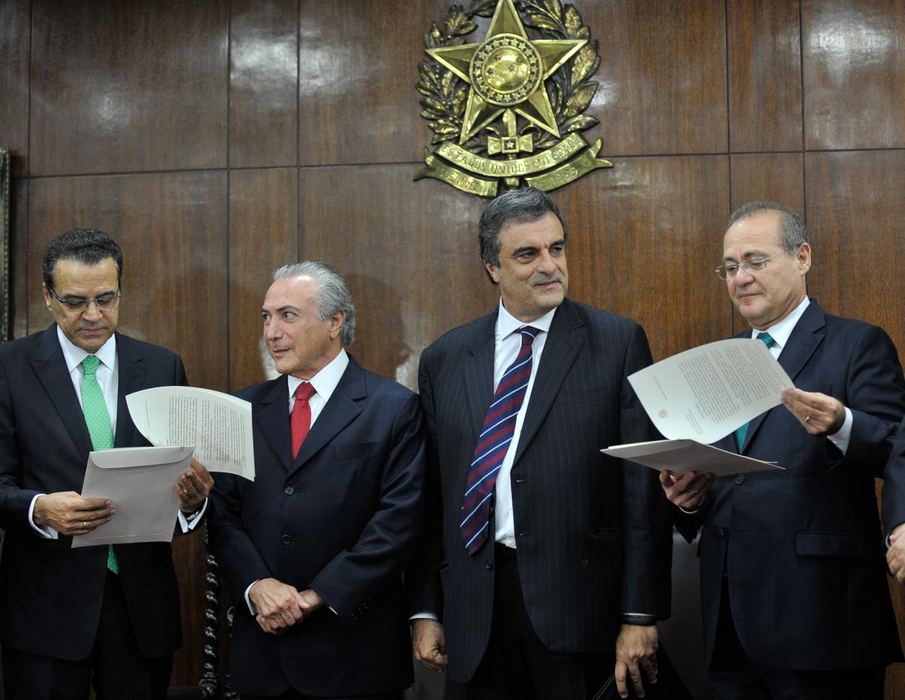 Governo entrega proposta de plebiscito da reforma política ao Congresso