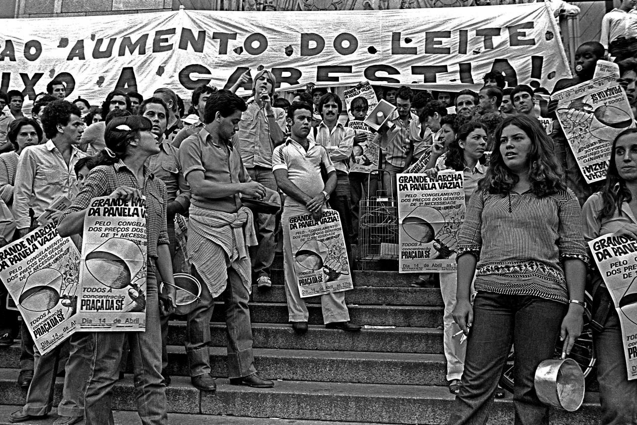 Movimentos nos anos 70 e 80 mostravam que a sustentação material da democracia