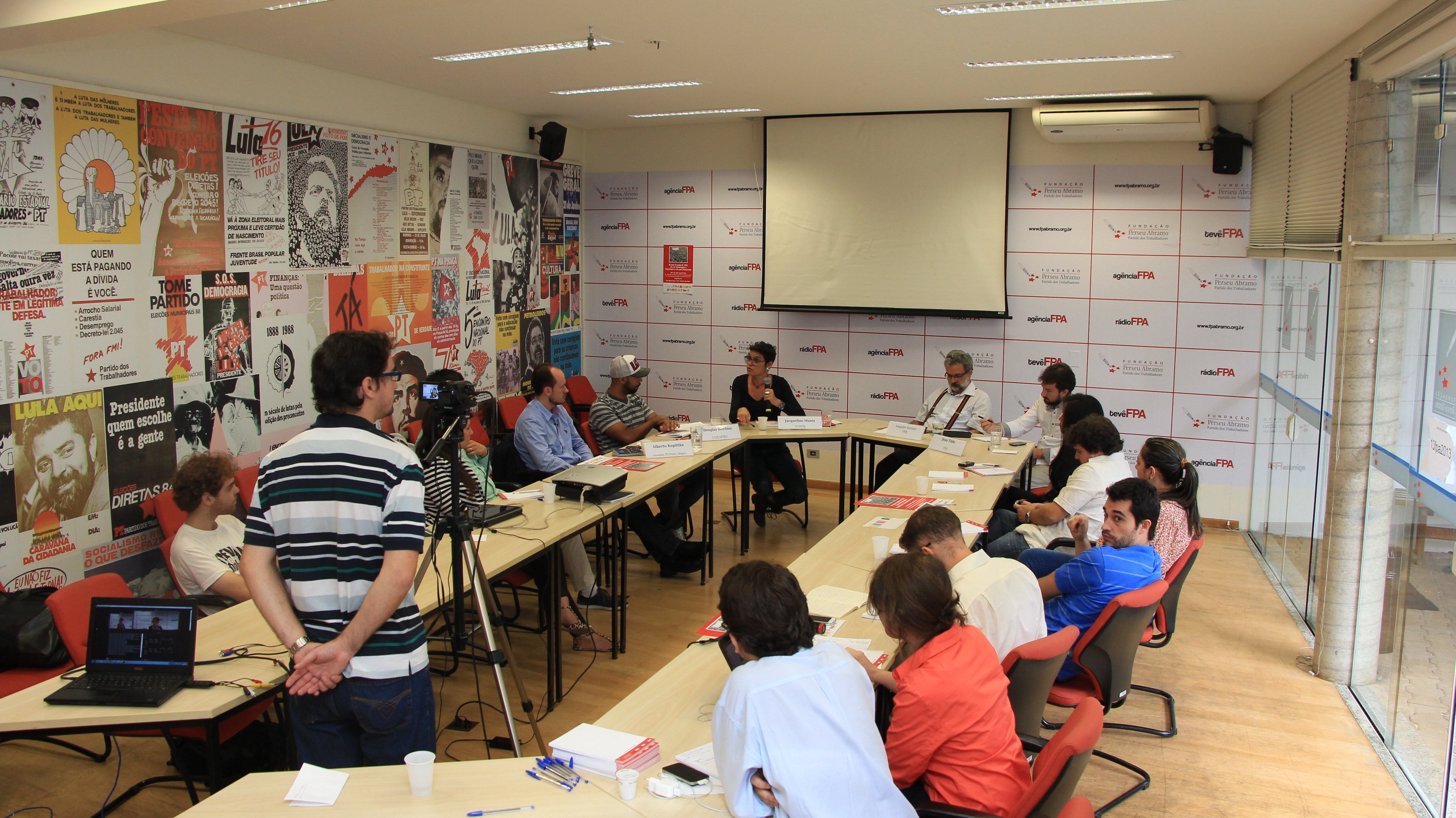 Encontro da Fundação Perseu Abramo com debatedores