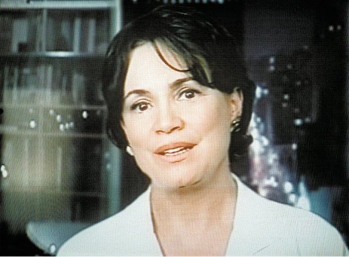 Momento quase grotesco, Regina Duarte diz ter medo