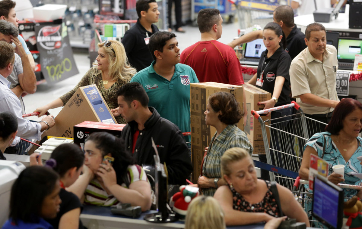Seria melhor incentivar as pequenas e médias empresas para atender ao mercado