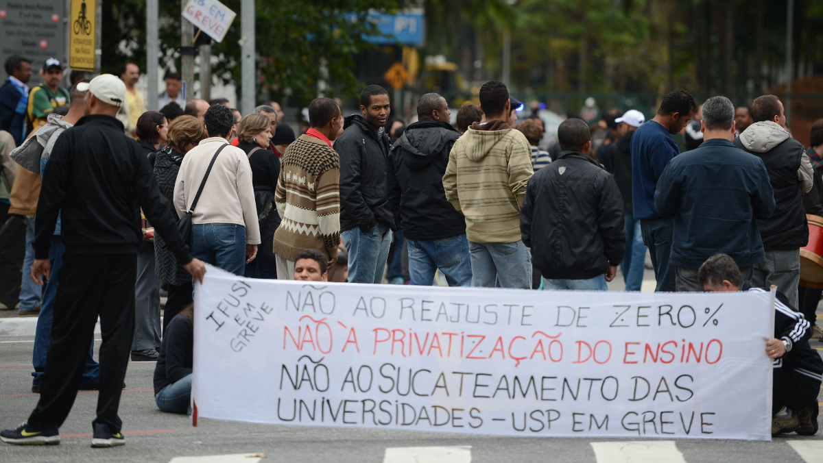 A mobilização dos trabalhadores e estudantes, com apoio da população
