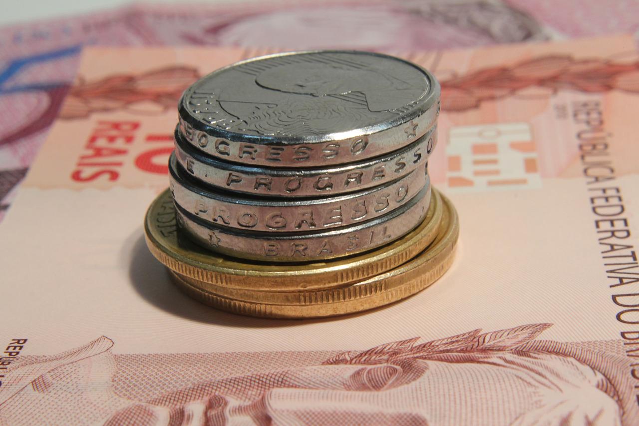 Em “papo reto”: os pobres pagam muito porque os ricos não pagam quase nada