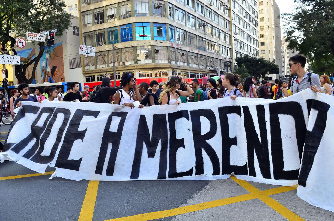 Protesto Juvenil: "Cade a Merendy?" exigindo merenda escolar