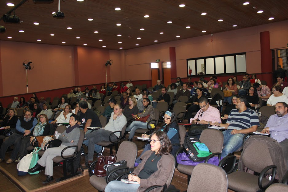 Público Atento em Evento da Fundação Perseu Abramo