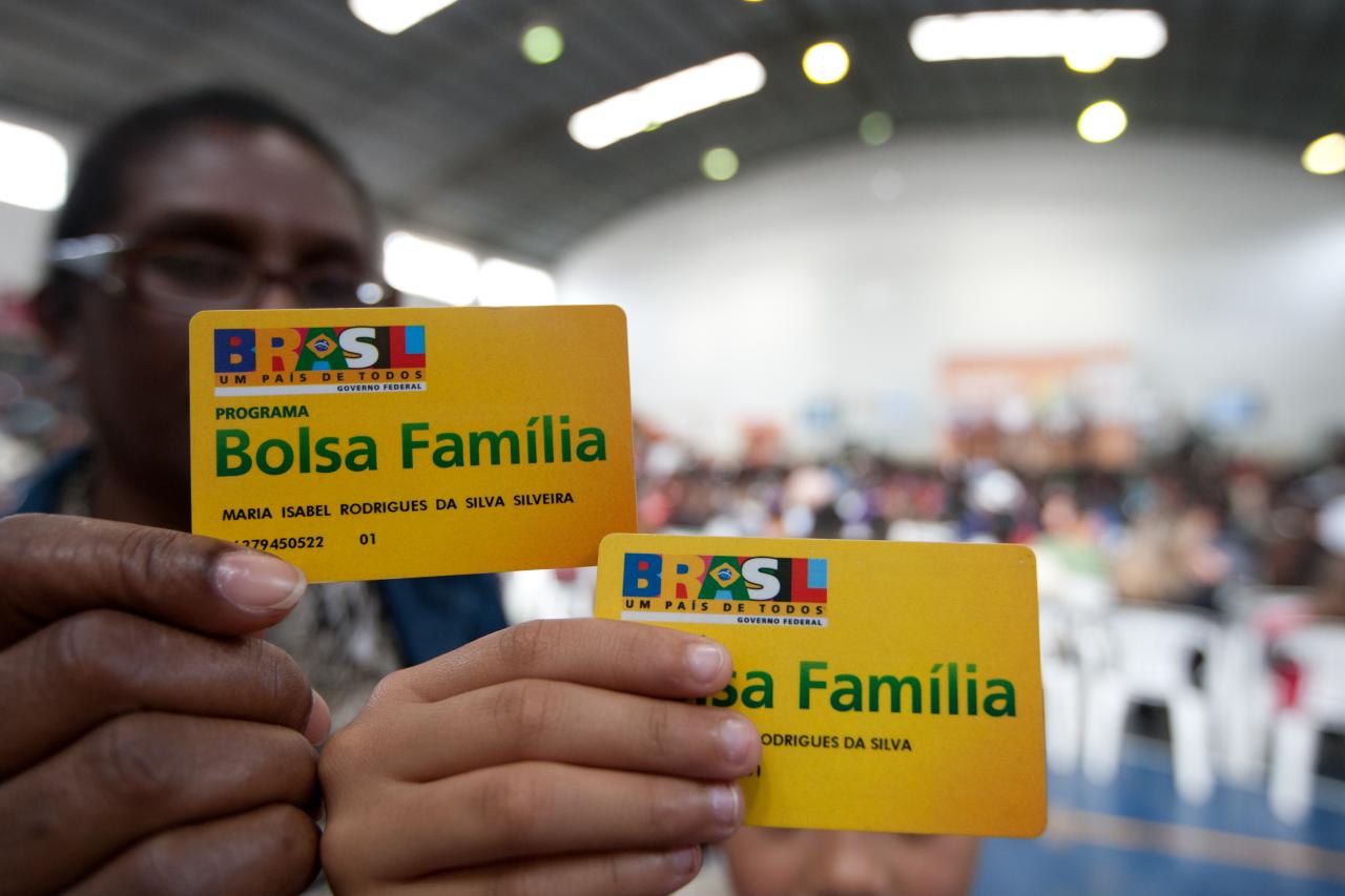 Bolsa Família: Cidadania e Dignidade em Cartão