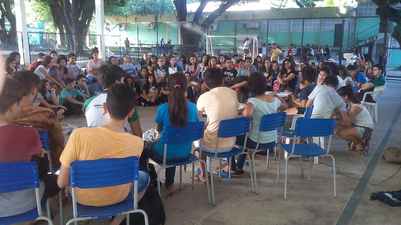 Jovens em Roda de Conversa e Aprendizado Coletivo