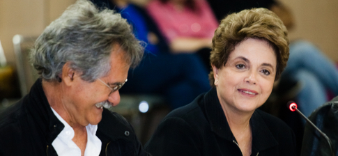 Dilma Rousseff e companheiro em debate político