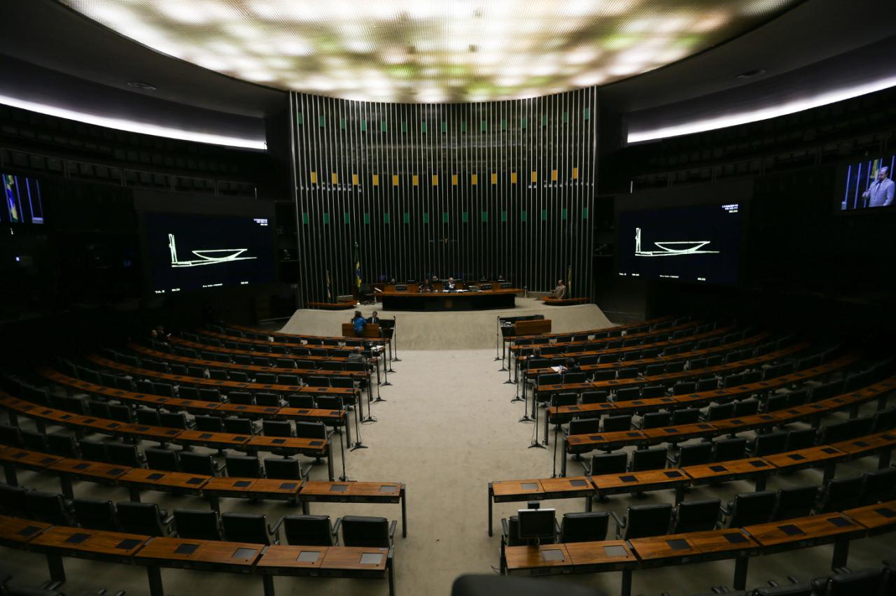 Há um intenso debate sobre a tática a ser adotada para garantir direitos e não b