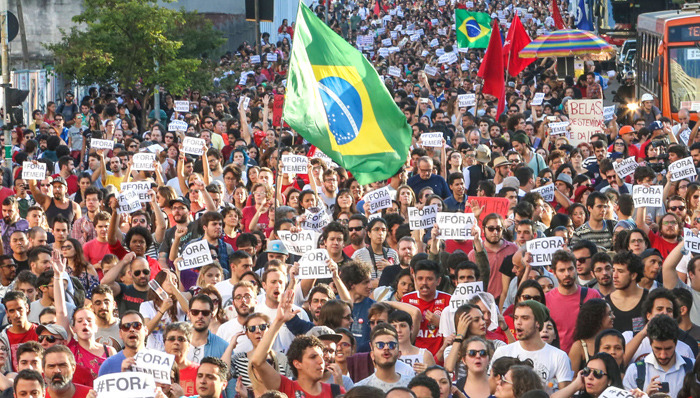 Protesto Massivo no Brasil: Multidão Grita "Fora Temer"