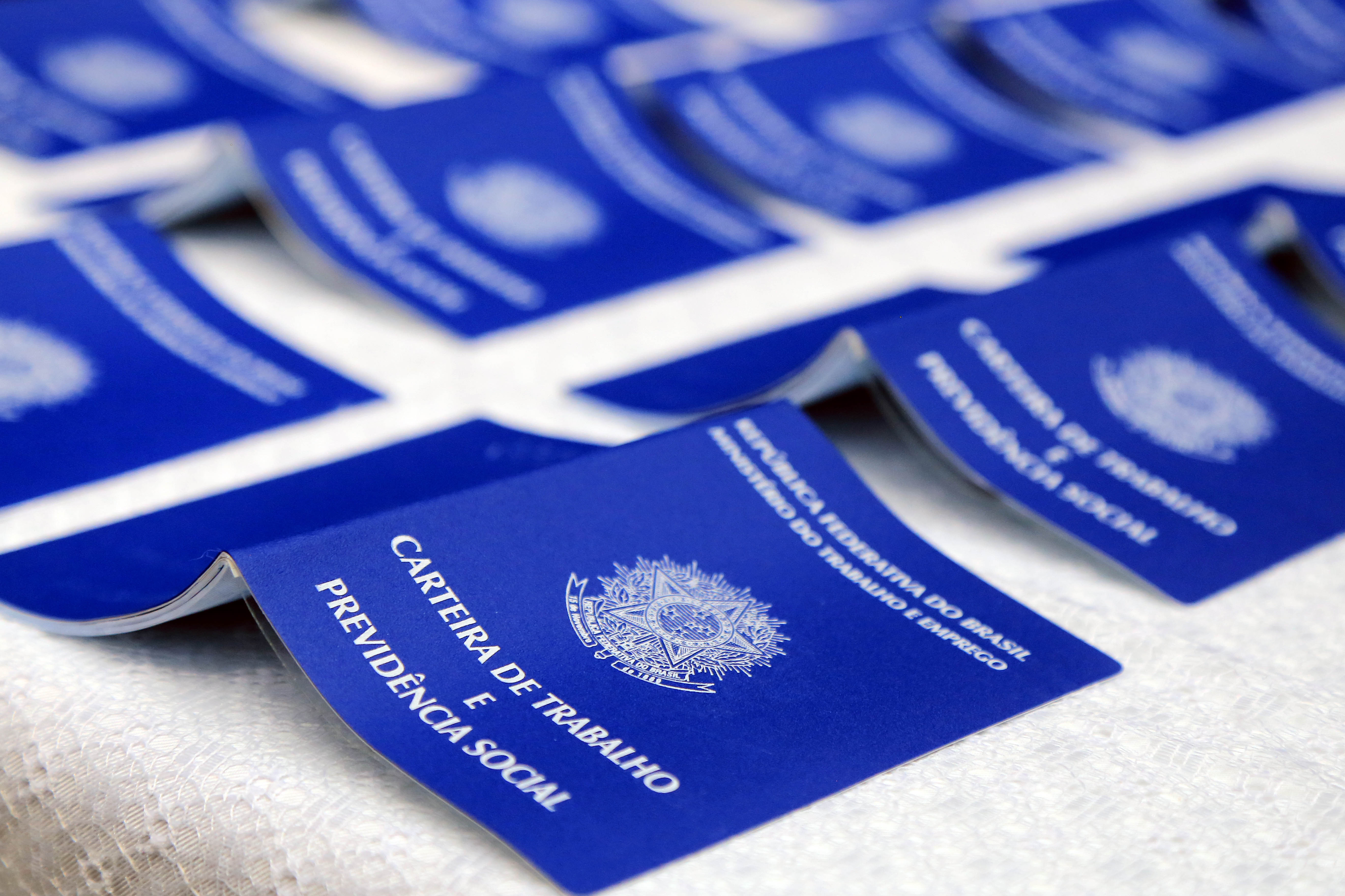 Carteiras de Trabalho Brasileiras: Emprego e Previdência Social