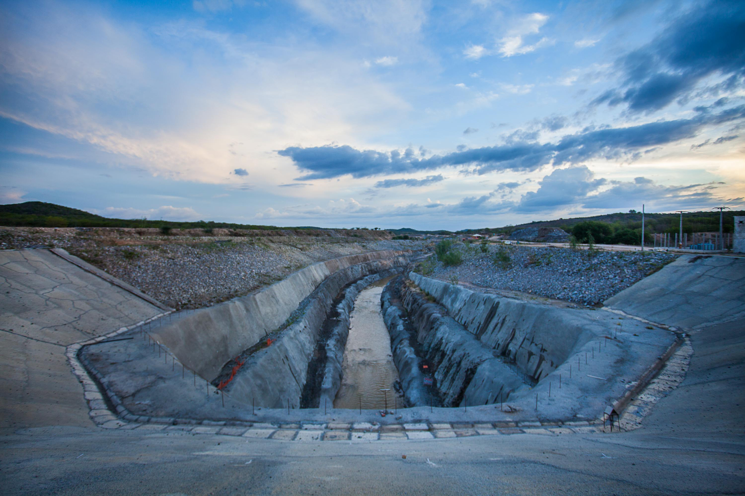 Obra Hídrica: Canal de Água no Semiárido