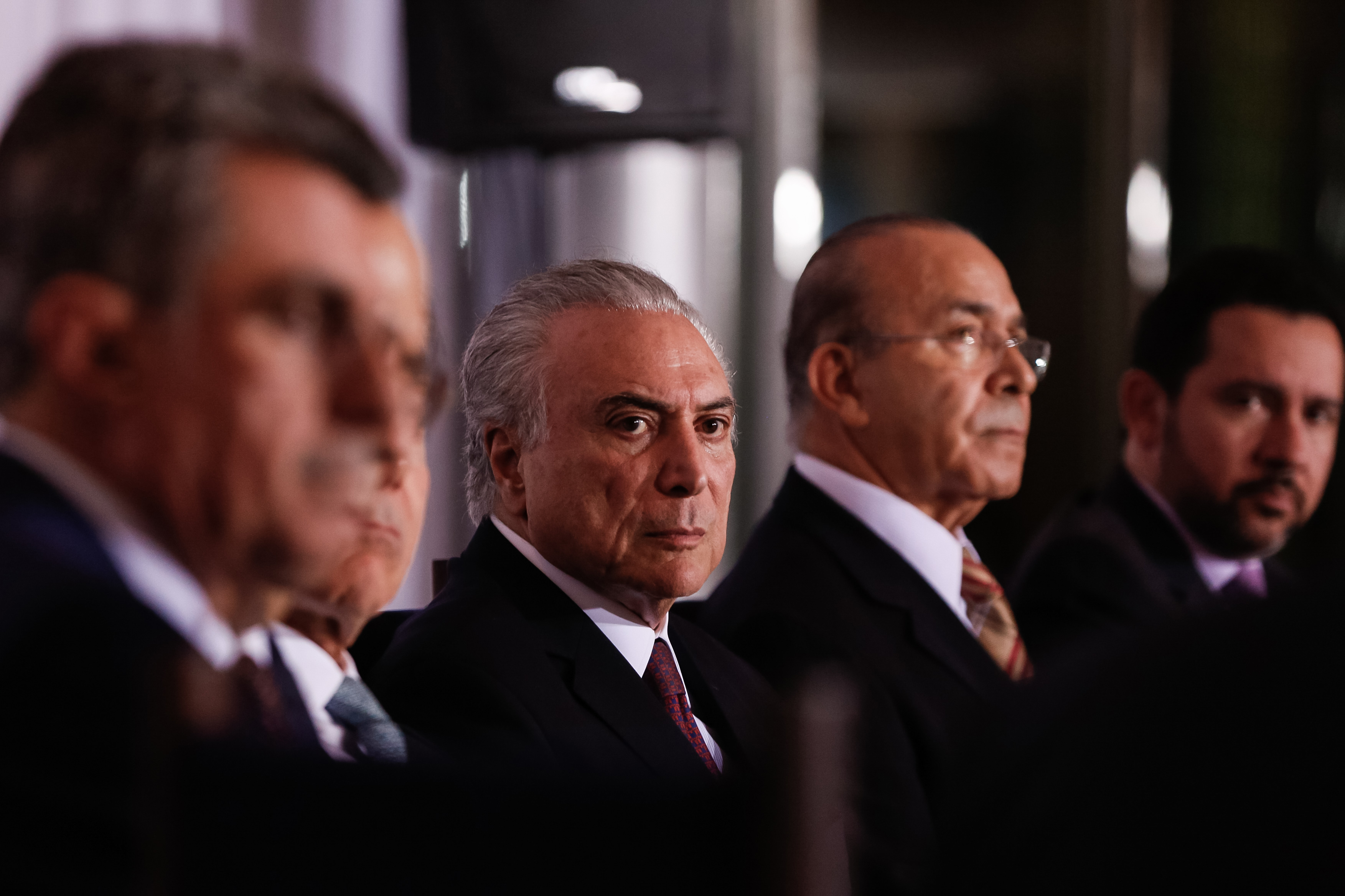 Michel Temer em Destaque: Políticos em Evento Oficial